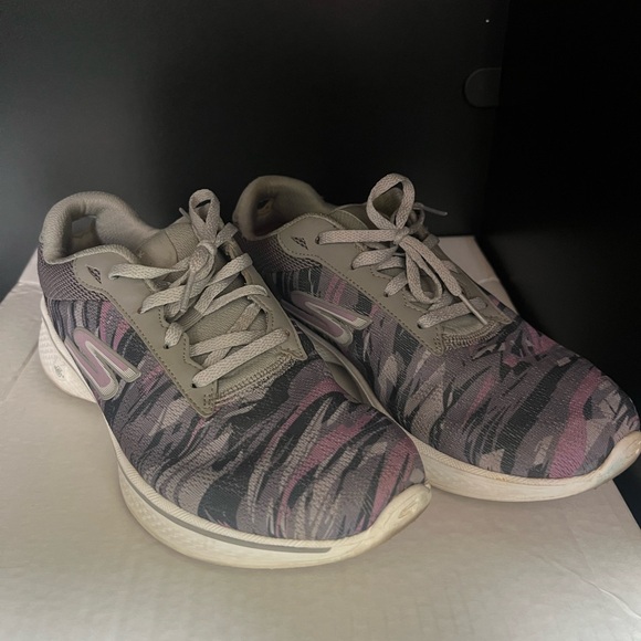 Skechers Go Walk Max Women's Sneakers - Gray and Pink - Picture 1 of 8
